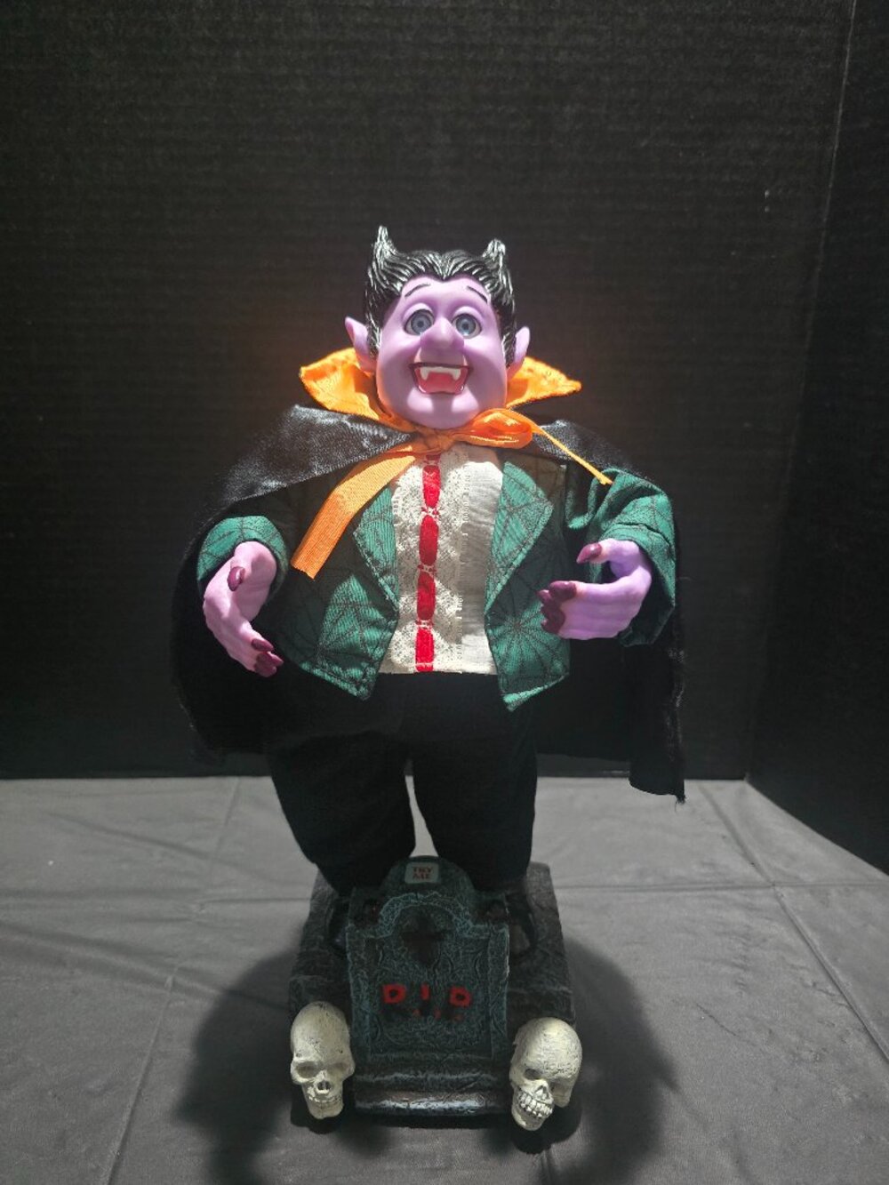 T L Toys Vampire Count Dracula Animated Figurine Disco 1999 Tested Halloween